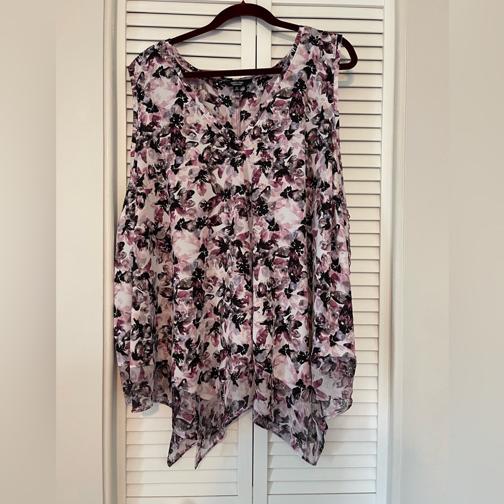 NWOT Simply Vera Sleeveless Blouse